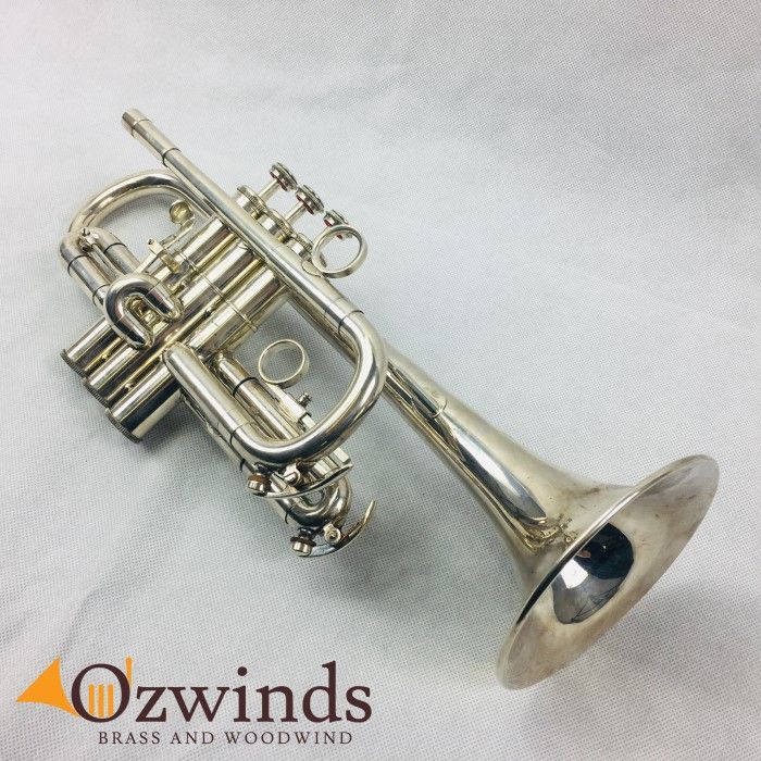 Trumpet shop in e