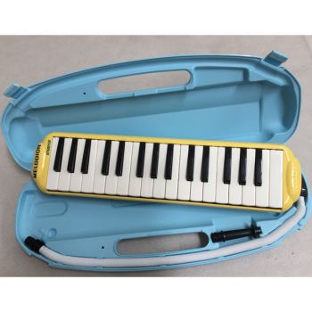 Suzuki Yellow 32 Note Alto Melodion With Case and Blow Tube.